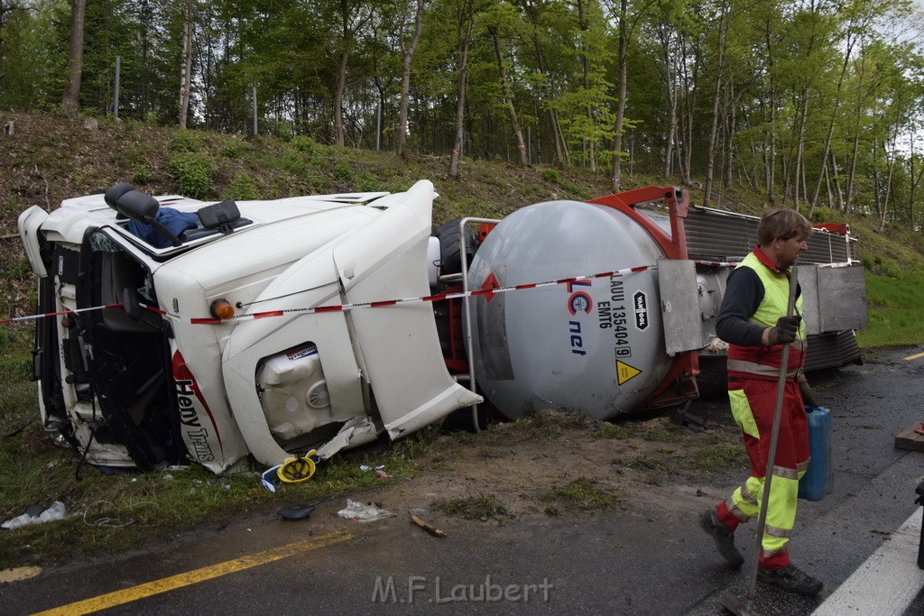 VU Gefahrgut LKW umgestuerzt A 4 Rich Koeln Hoehe AS Gummersbach P263.JPG - Miklos Laubert